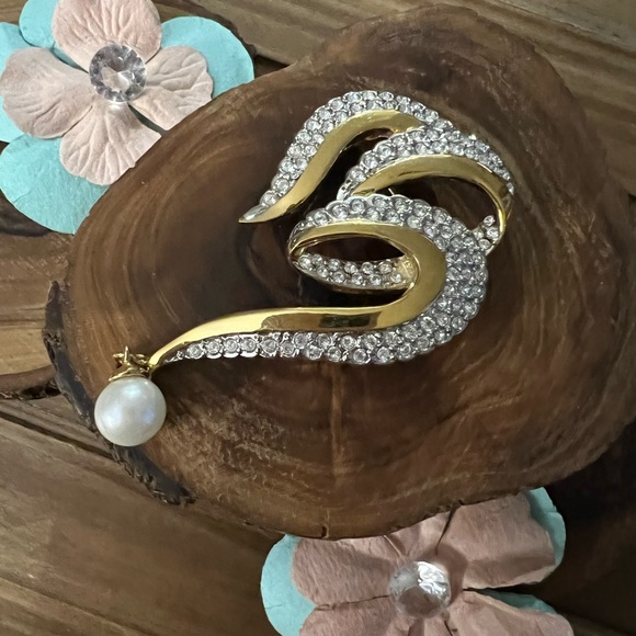 BUTLER brooch, Vintage - Picture 2 of 2